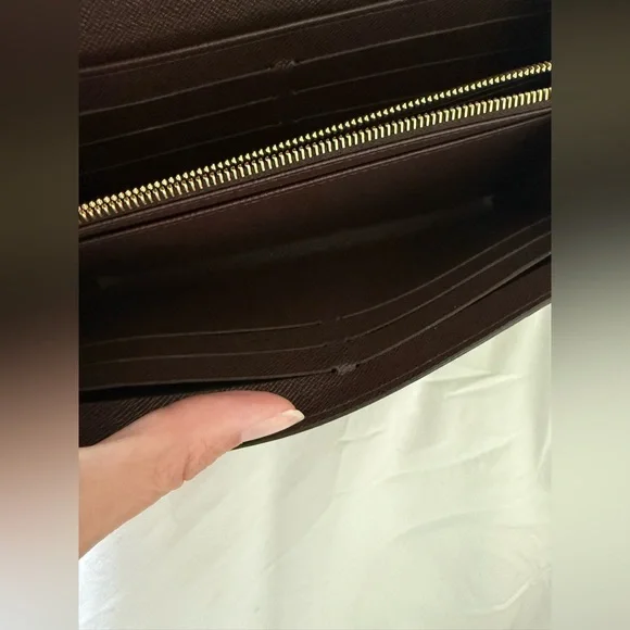 Louis Vuitton Wallet - Picture 10 of 12